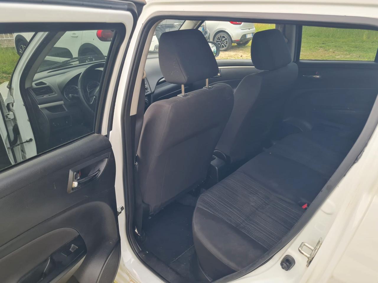 Suzuki Swift 1.3 DDiS 5P B-Top Bi-Color