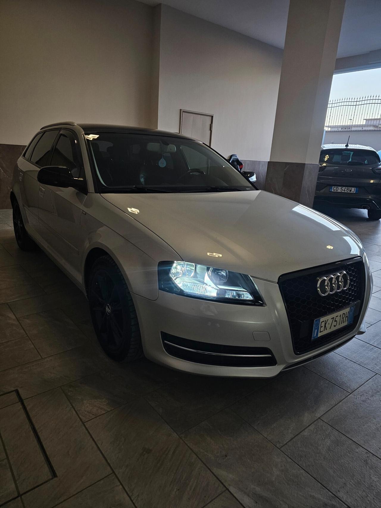 Audi A3 1.6 TDI 105 CV S tronic S-LINE