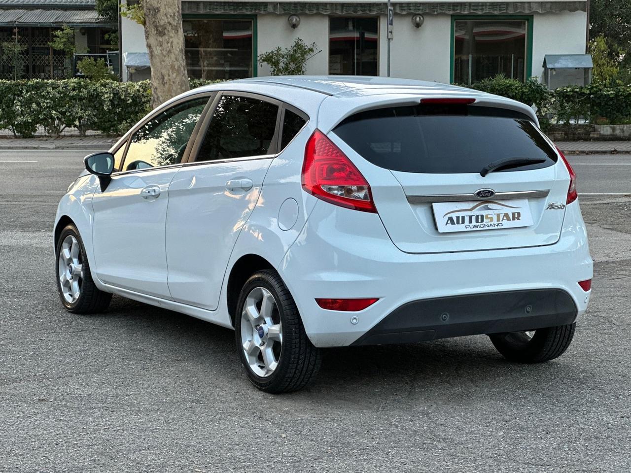 Ford Fiesta 1.4 16V 5p. Bz.- GPL Titanium Bs.