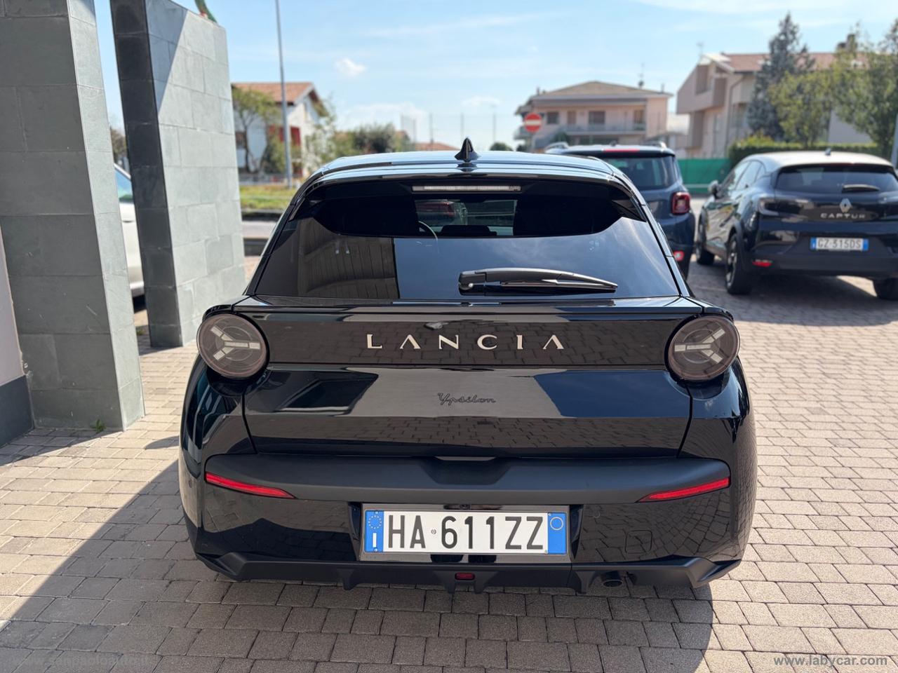 LANCIA Ypsilon Hybrid e-DCT HF Line