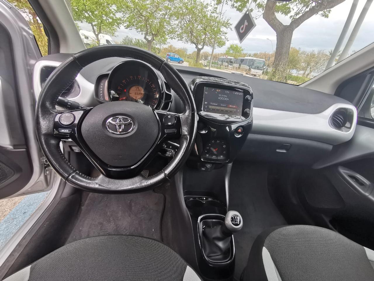 Toyota Aygo 1.0 VVT-i 69 CV 5P. x-wave 2015