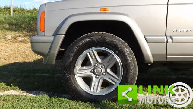 JEEP Cherokee Classic 2.5 TD 4 x4 ben tenuto