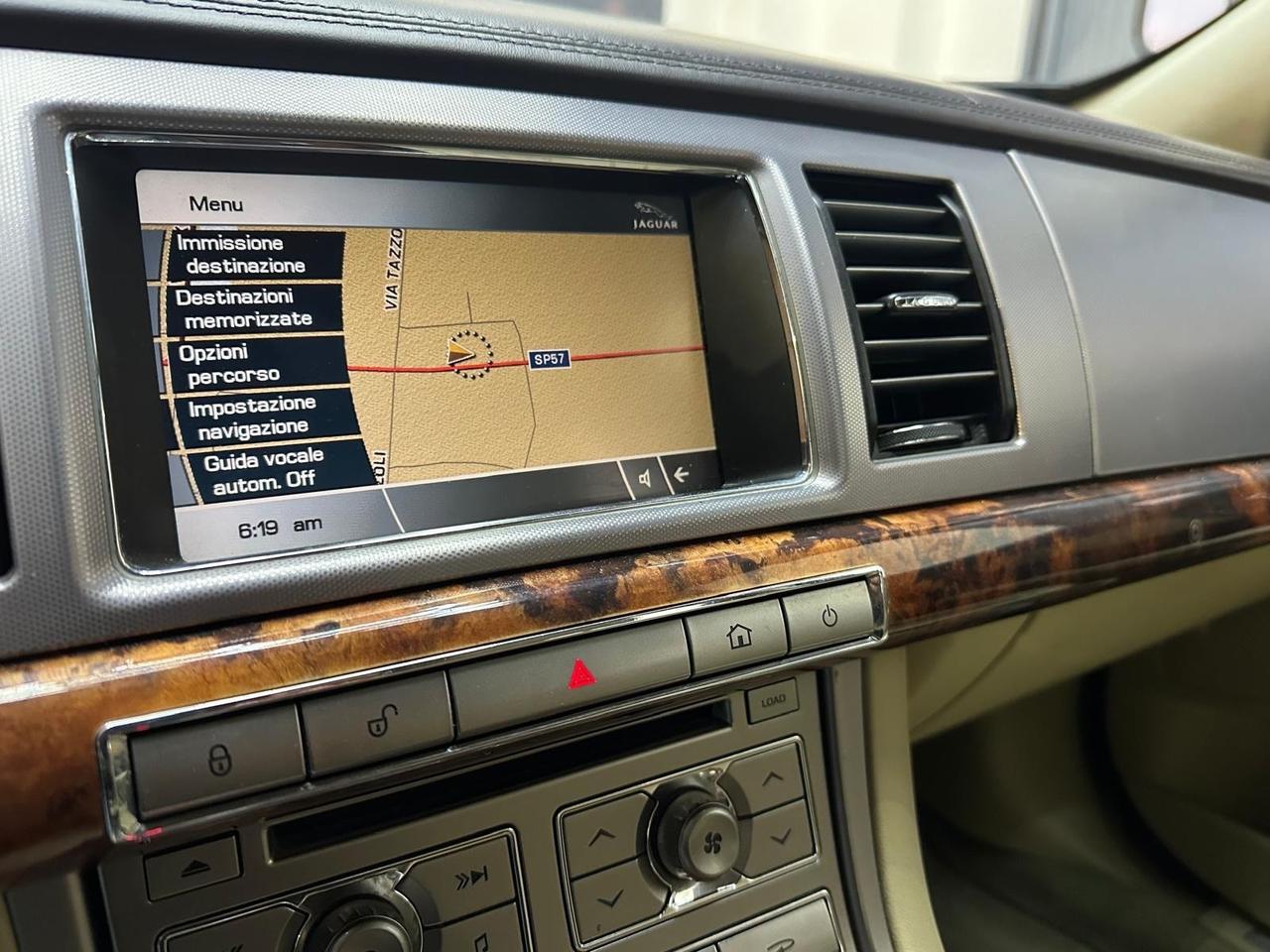 Jaguar XF 2.7D V6 Luxury