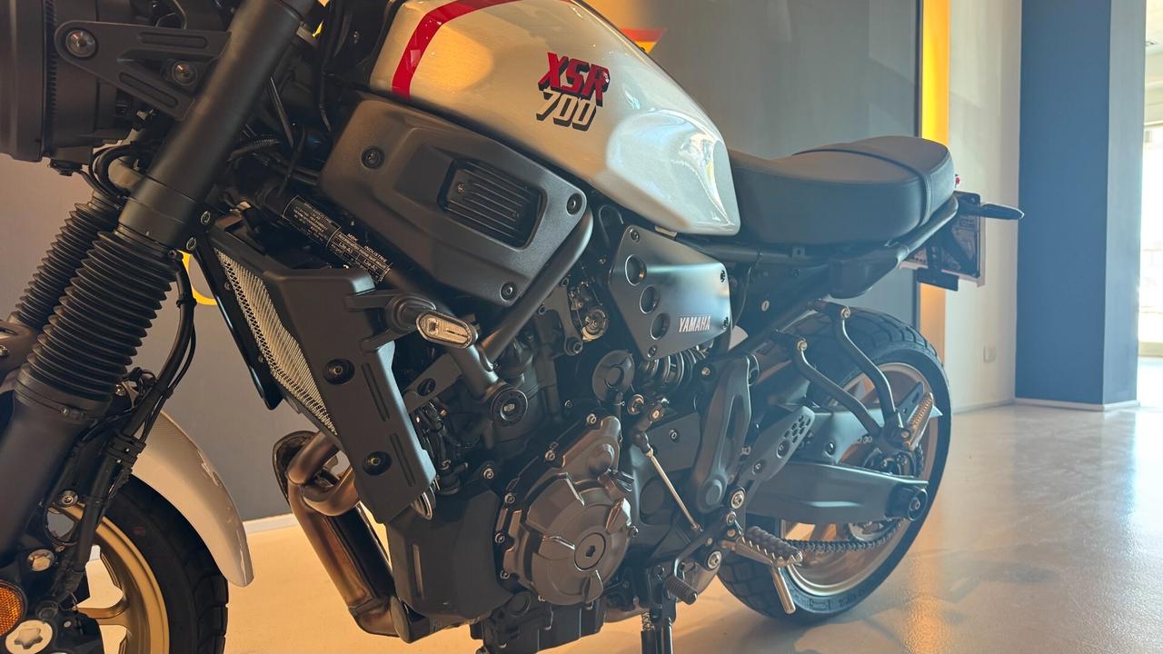 YAMAHA MOTO XSR 700- 2023