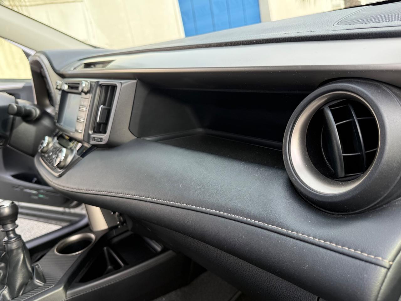 Toyota RAV 4 RAV4 2.0 D-4D 4WD Lounge-4X4-PERMUTABILE