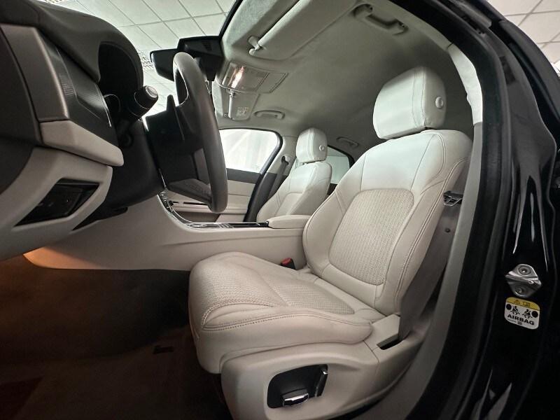 JAGUAR XF 2ª serie (X260) XF 2.0 D 240 CV AWD...