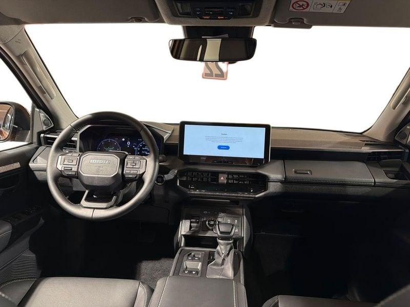 Toyota Hilux 2.8 DIESEL MILD HYBRID 48V 204 CV AUT INVINCIBLE