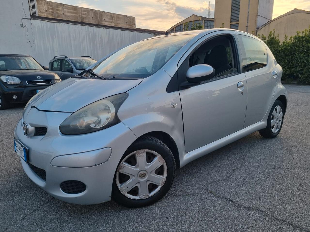 Toyota Aygo 1.0 12V VVT-i 5 porte Sol