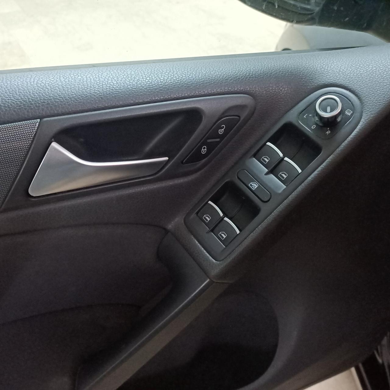 Volkswagen Golf 1.6 TDI DPF 5p. Highline - ANNO 2011