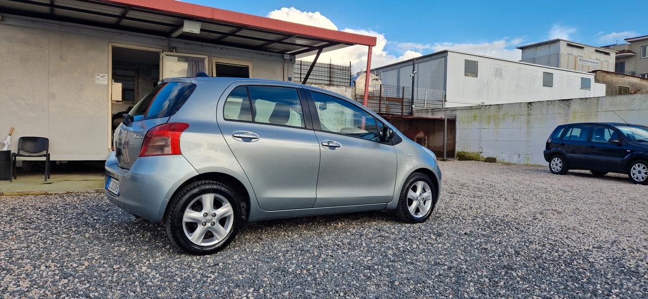 Toyota Yaris 1.3 5 porte M-MT Sol automatica