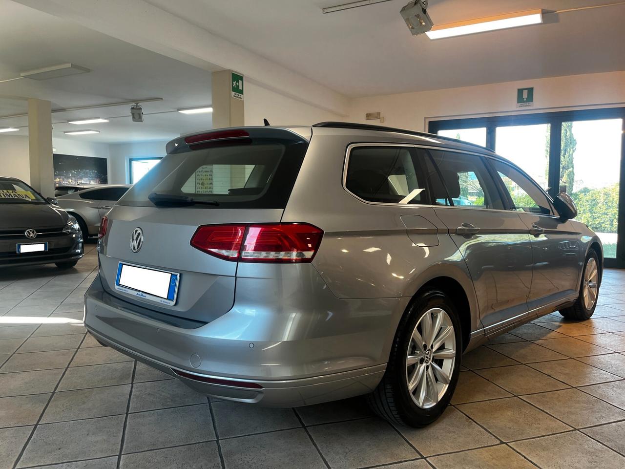 Volkswagen Passat Variant 1.6 TDI SCR DSG Business BMT