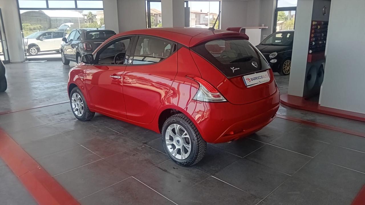 Lancia Ypsilon 0.9 TwinAir 85 CV 5 porte Metano Ecochic Silver