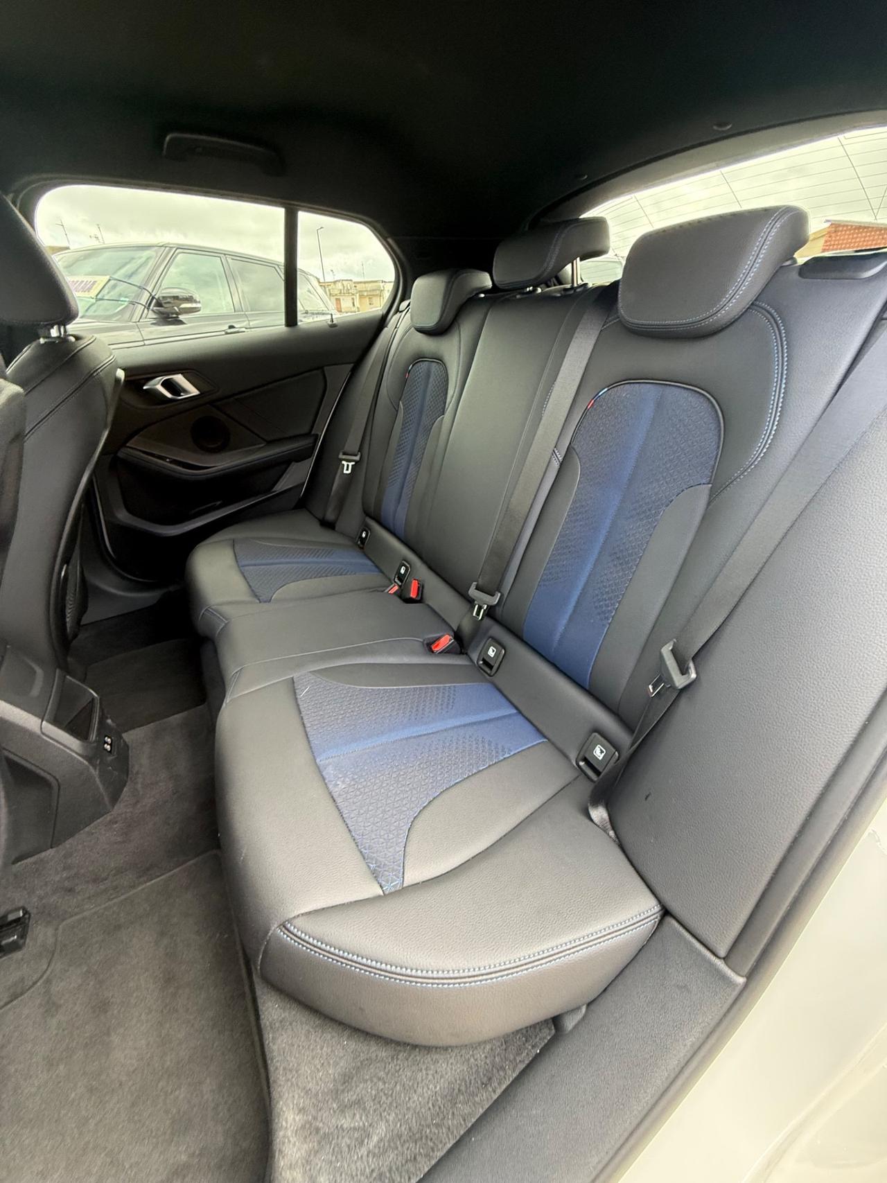 Bmw 118 118d 5p. Msport