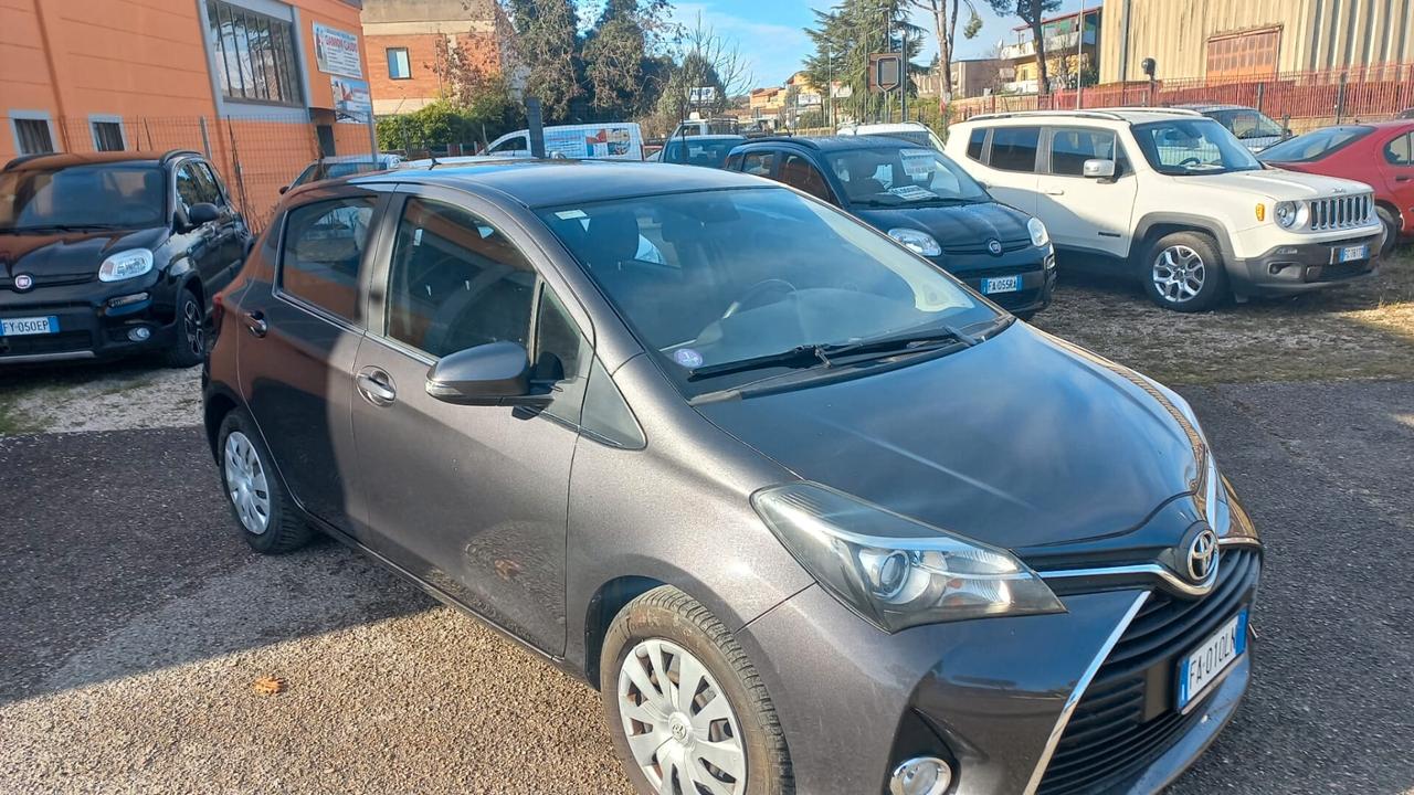 Toyota Yaris 1.0 5 porte Lounge TELECAMERA NAVIGATORE GARANZIA