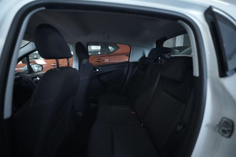Peugeot 208 I 2015 5p 1.2 puretech Allure s&s 82cv neopatentati