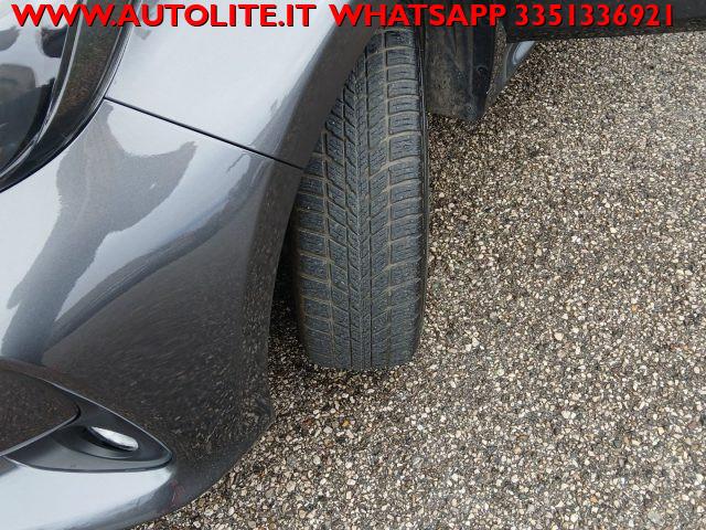 TOYOTA Yaris 1.5 Hybrid 5 porte Business