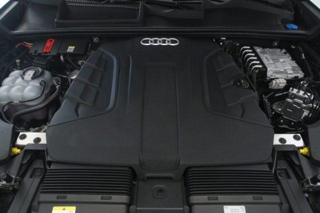 AUDI Q8 50 TDI 286 CV quattro S-line Black Edition