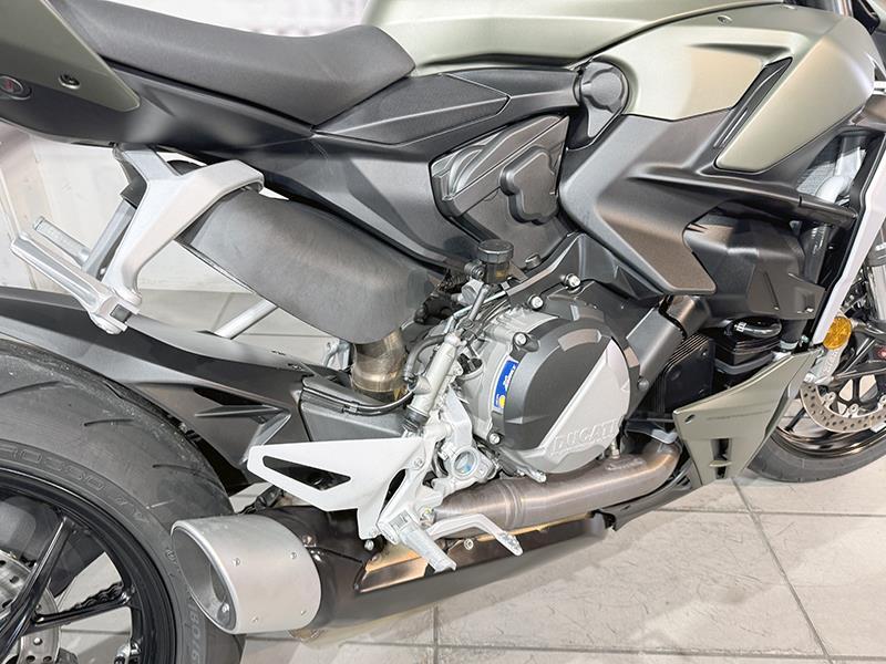 Ducati Streetfighter V2