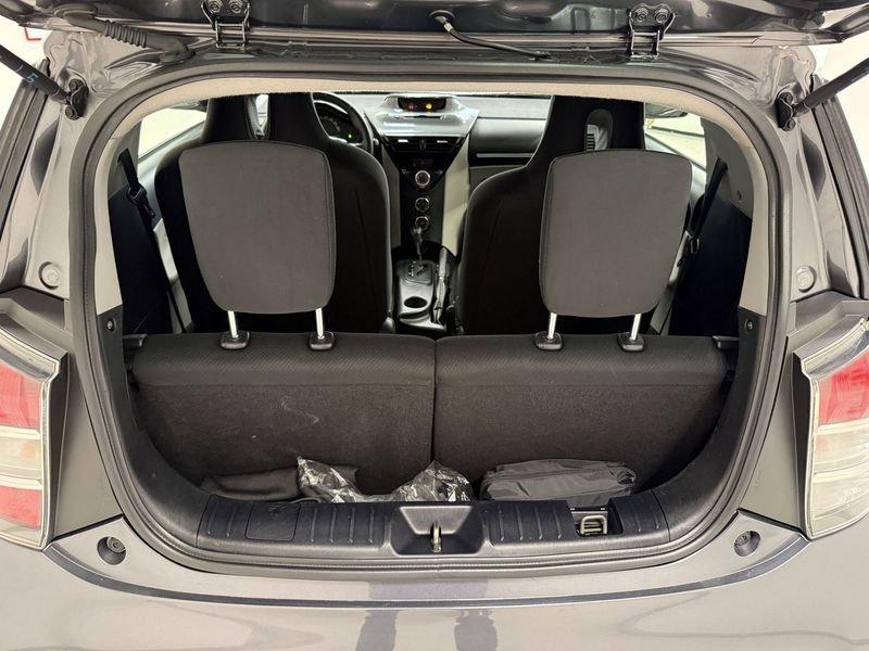 Toyota iQ iQ 1.0 Lounge (high) CVT