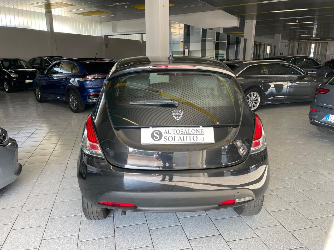 Lancia Ypsilon 1.0 FireFly 5 porte S&S Hybrid Oro Posti