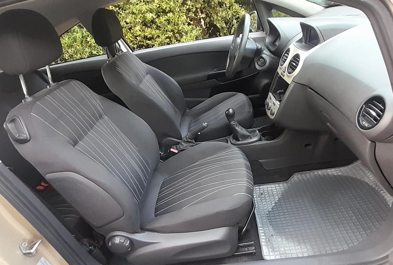 Opel Corsa 1.2 3 porte Club