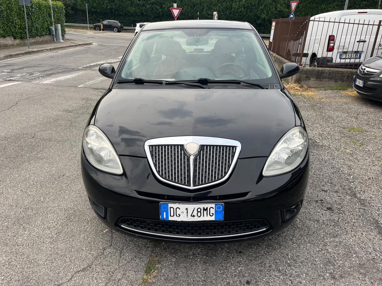Lancia Ypsilon 1.4 16V Sport MomoDesign
