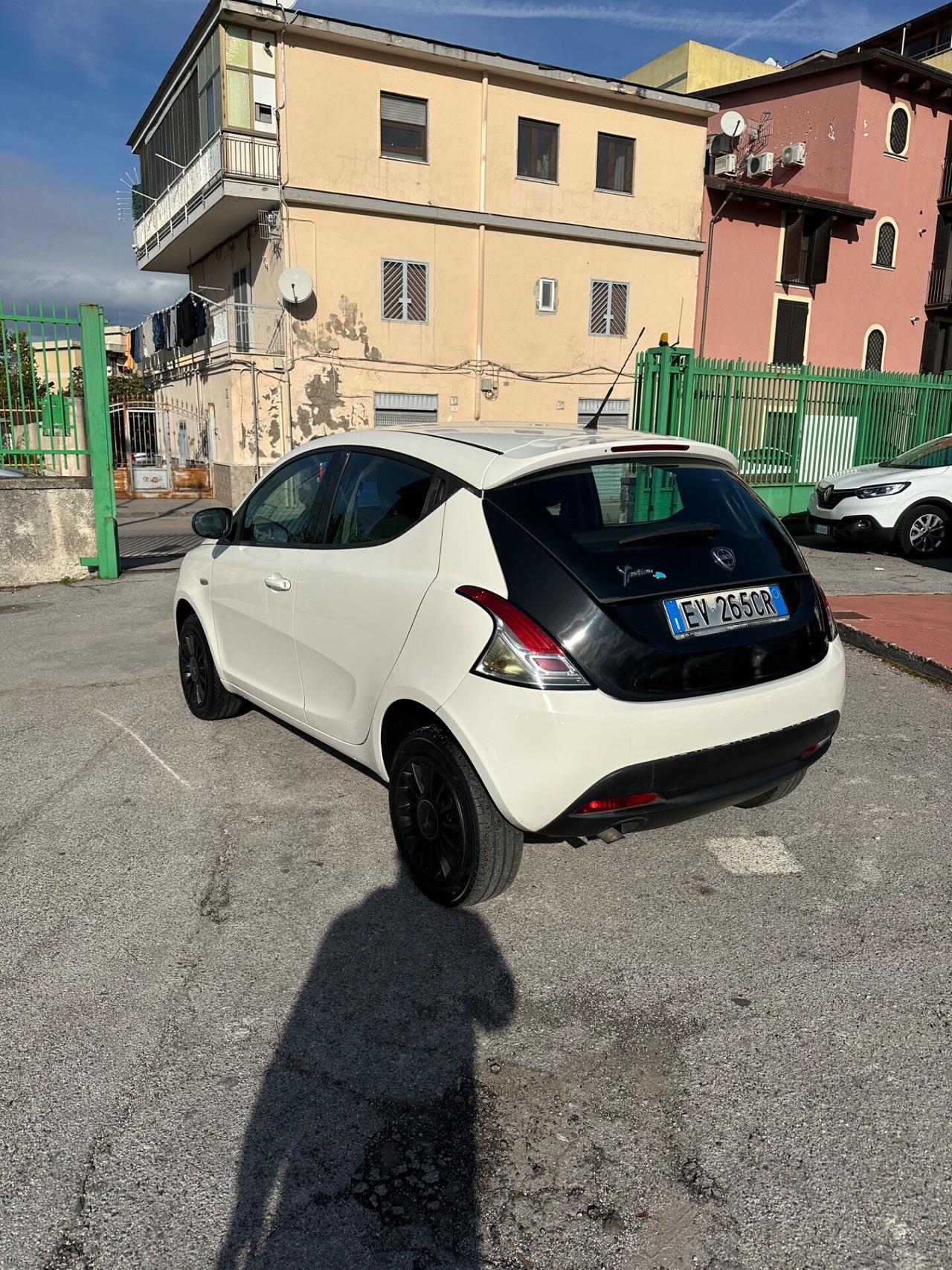 Lancia Ypsilon 0.9 TwinAir 85 CV 5 porte Metano Ecochic Gold