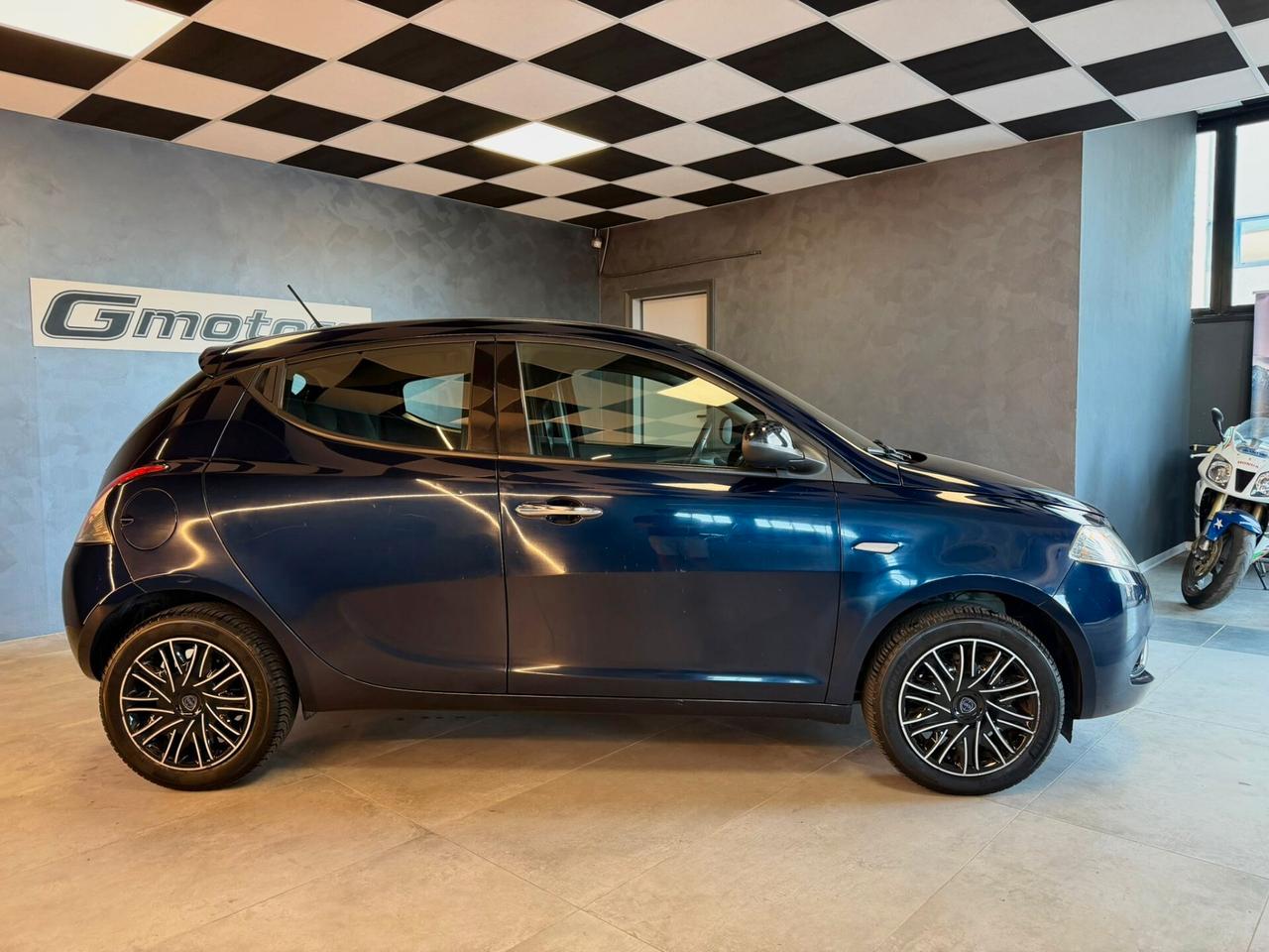 Lancia Ypsilon 1.2 69 CV 5 porte S&S Platinum
