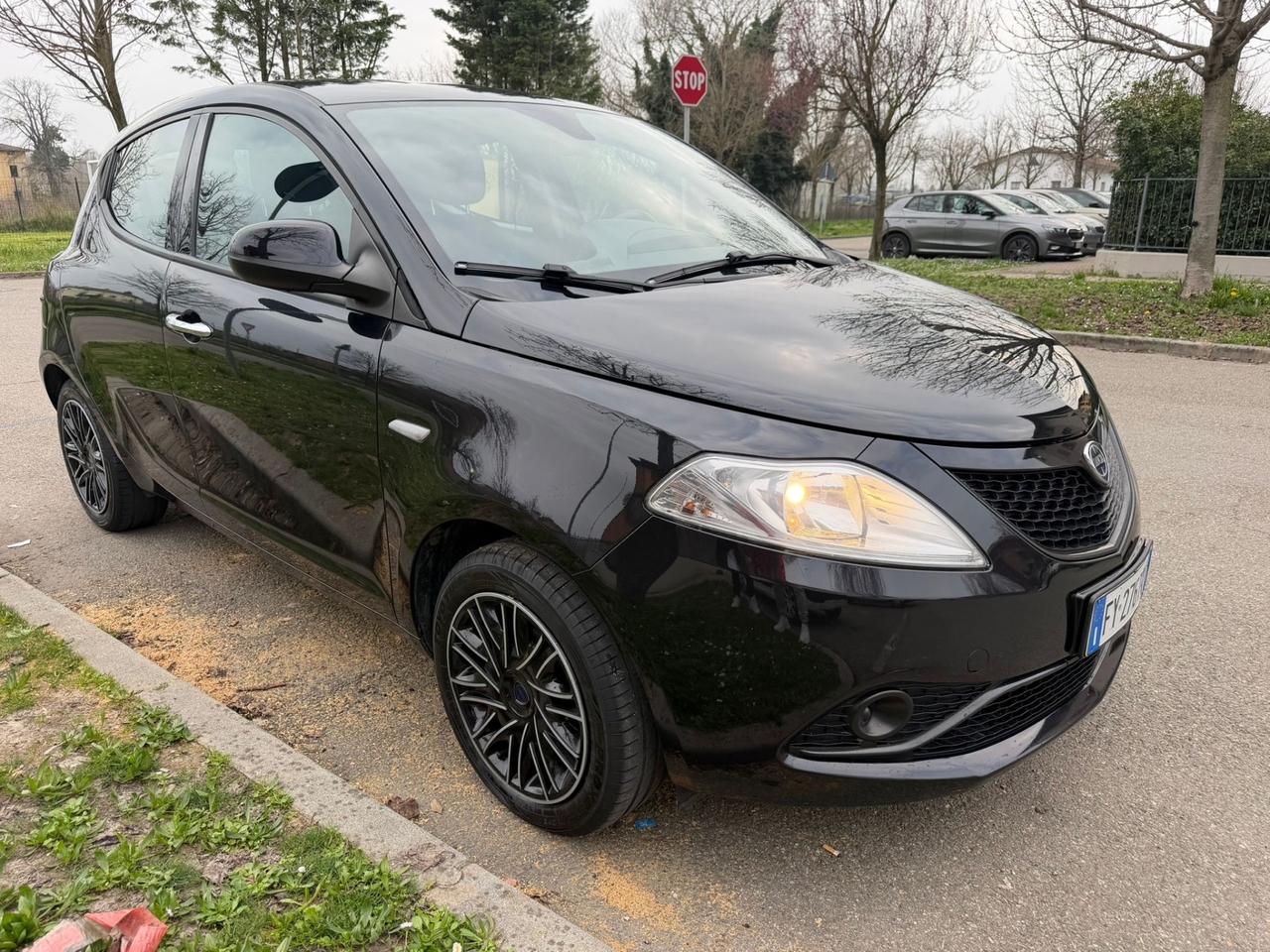 Lancia Ypsilon 1.2 GPL Ecochic Gold
