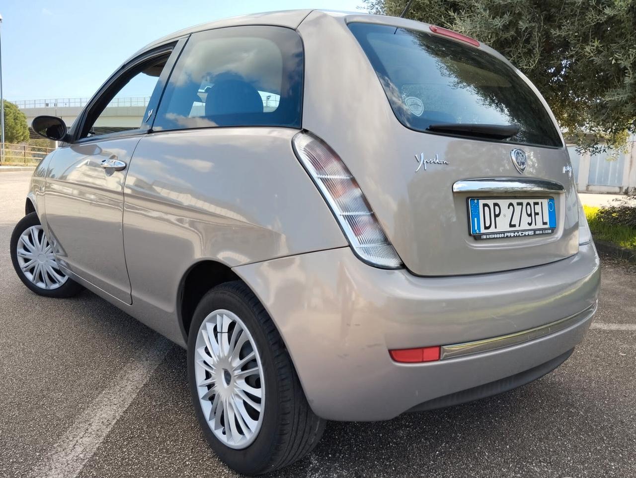 Lancia Ypsilon 1.3 MJT 75 CV Argento