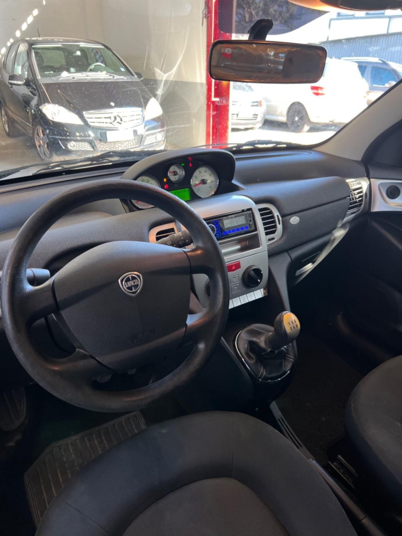 Lancia Ypsilon 1.3 MJT 75 CV Diva
