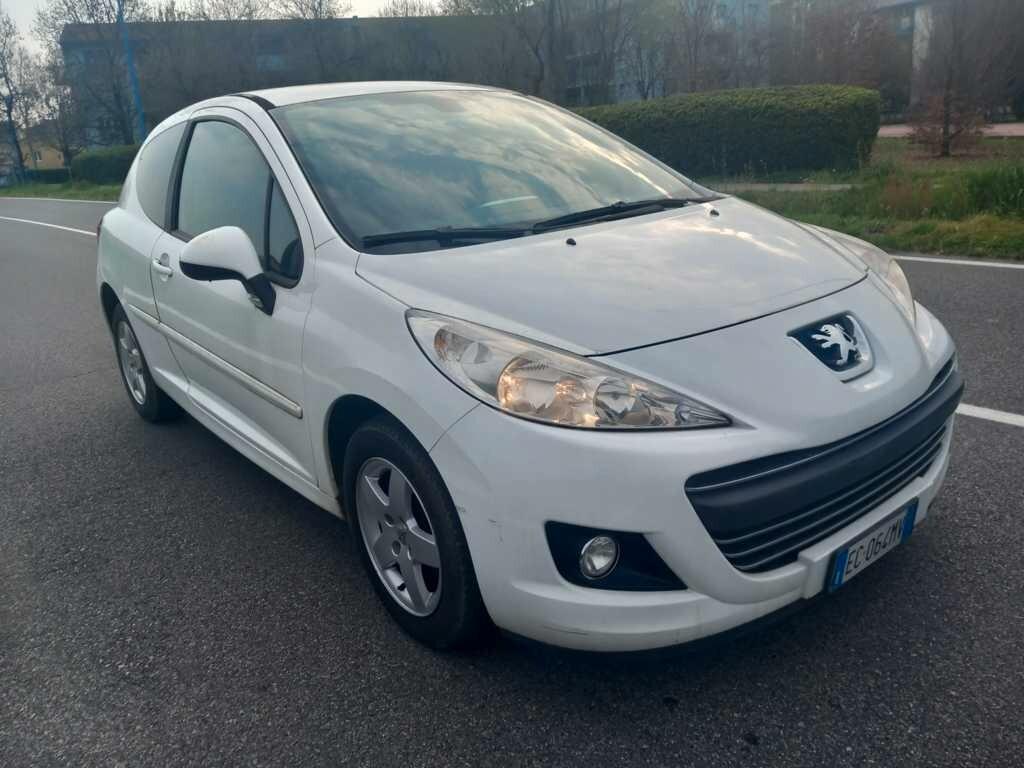 PEUGEOT 207 1,4 BENZINA- OK NEOPATENTATI