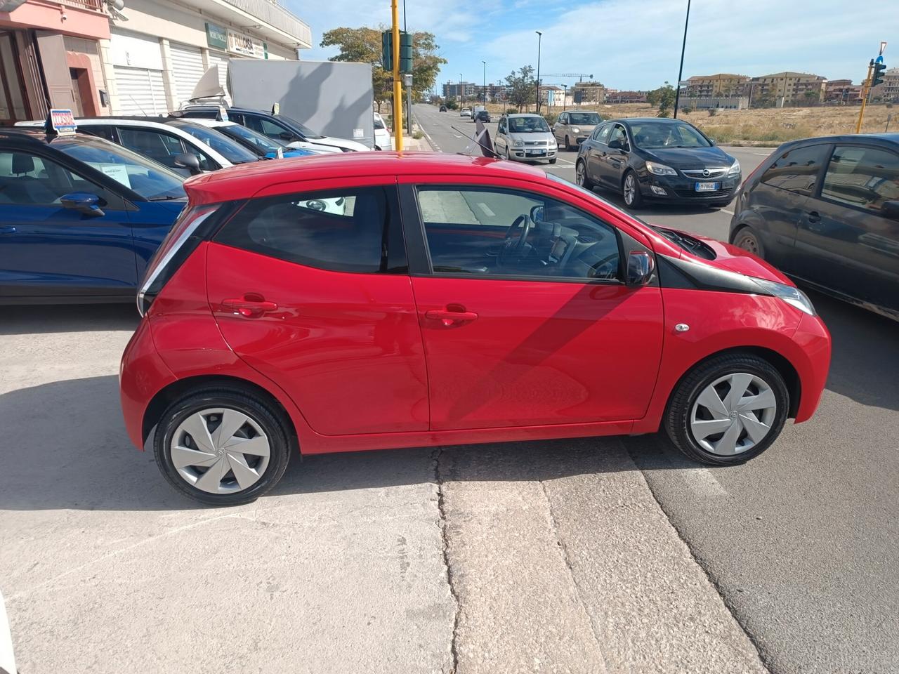 Toyota Aygo 1.0 VVT-i 69 CV 5 porte x-cool