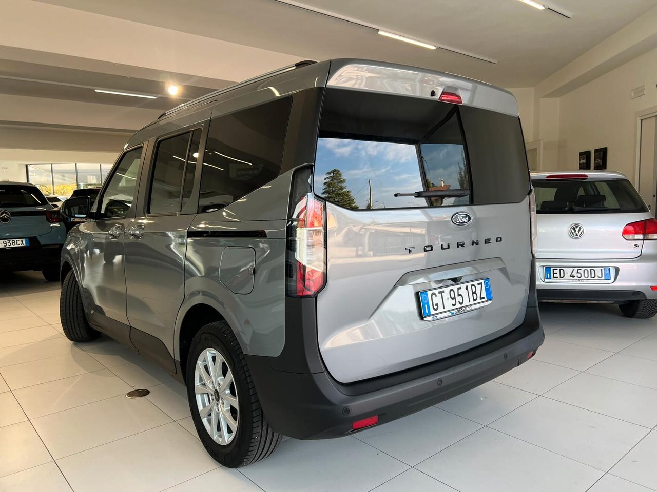 Ford Tourneo Courier 1.0 EcoBoost Titanium