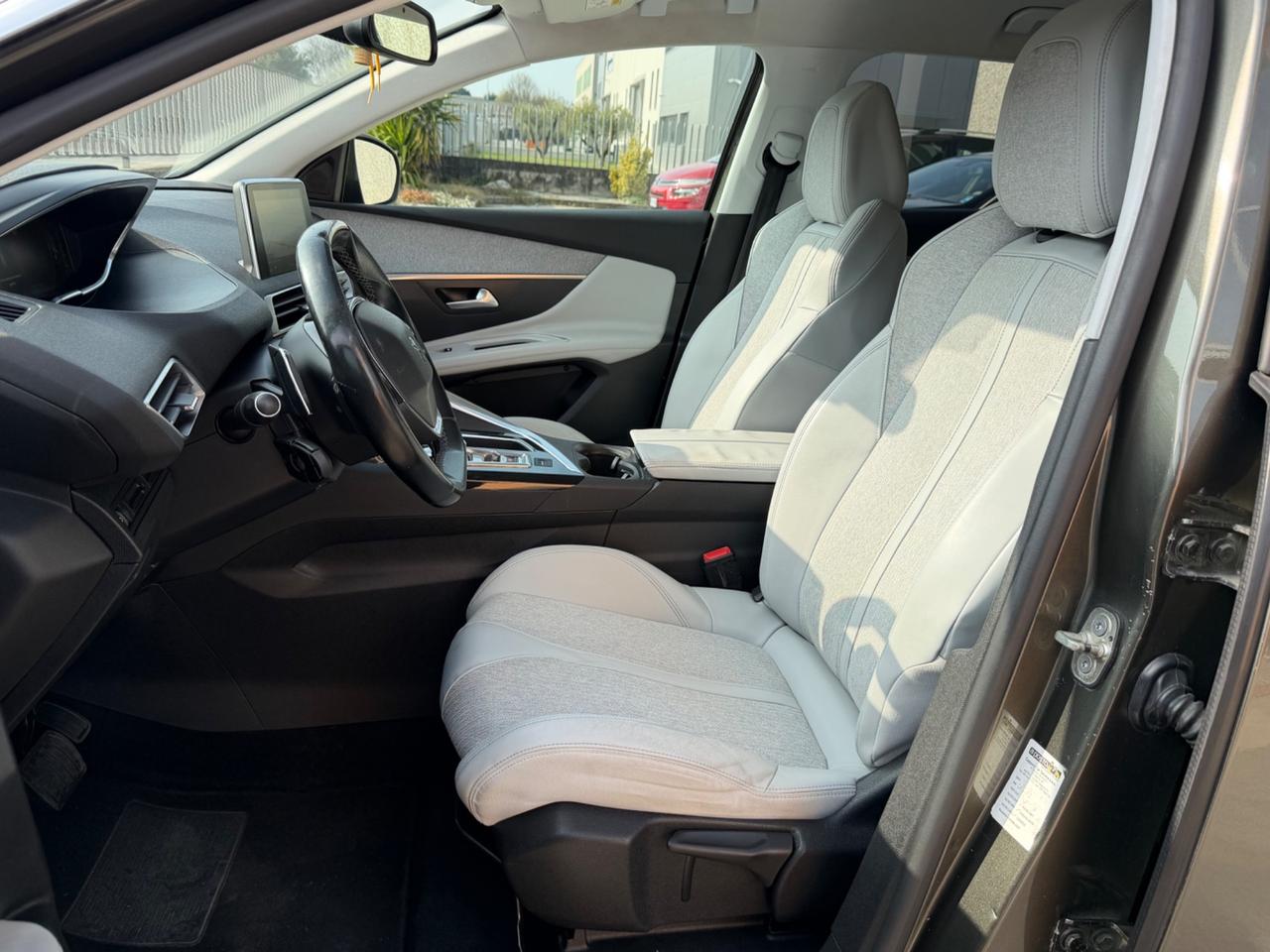 Peugeot 3008 BlueHDi 130 S&S EAT8 Allure