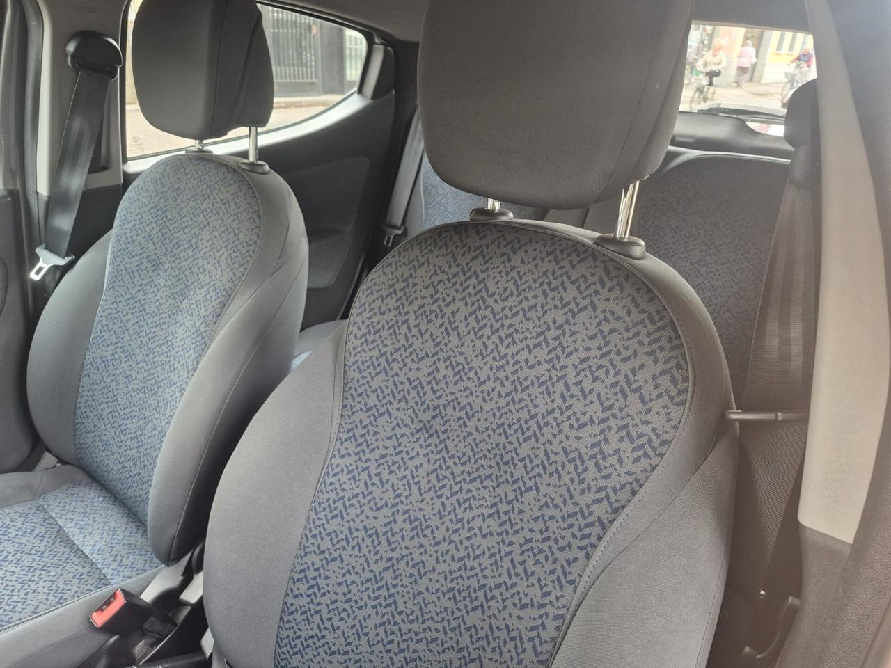 Lancia Ypsilon 1.0 FireFly 5 porte S&S Hybrid Silver
