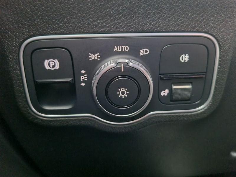 Mercedes-Benz GLB GLB 180 d Automatic Business