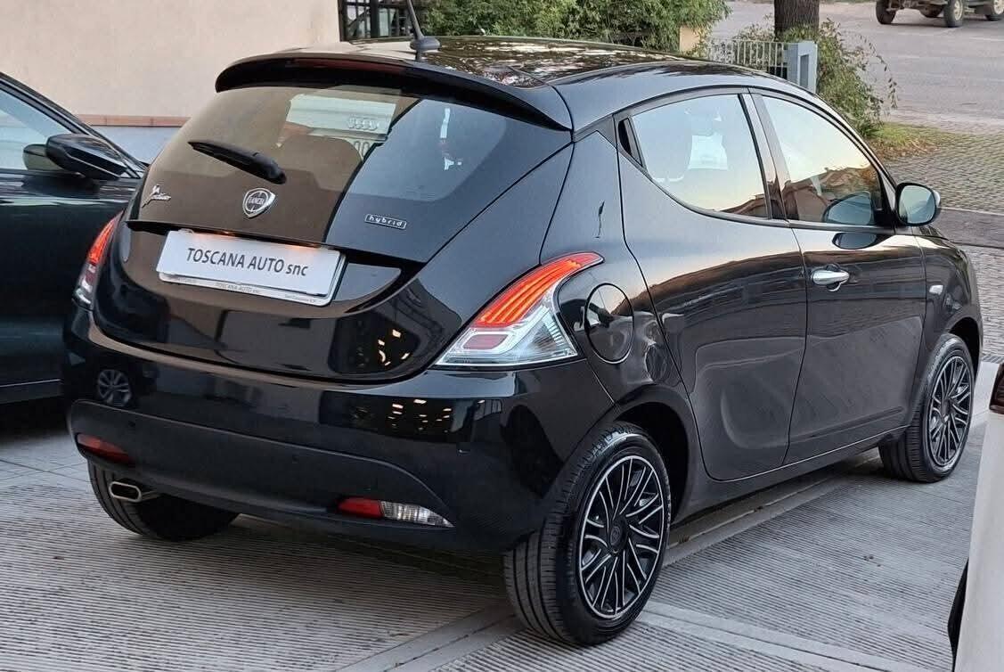 Lancia Ypsilon 1.0 hybrid gold plus full optional