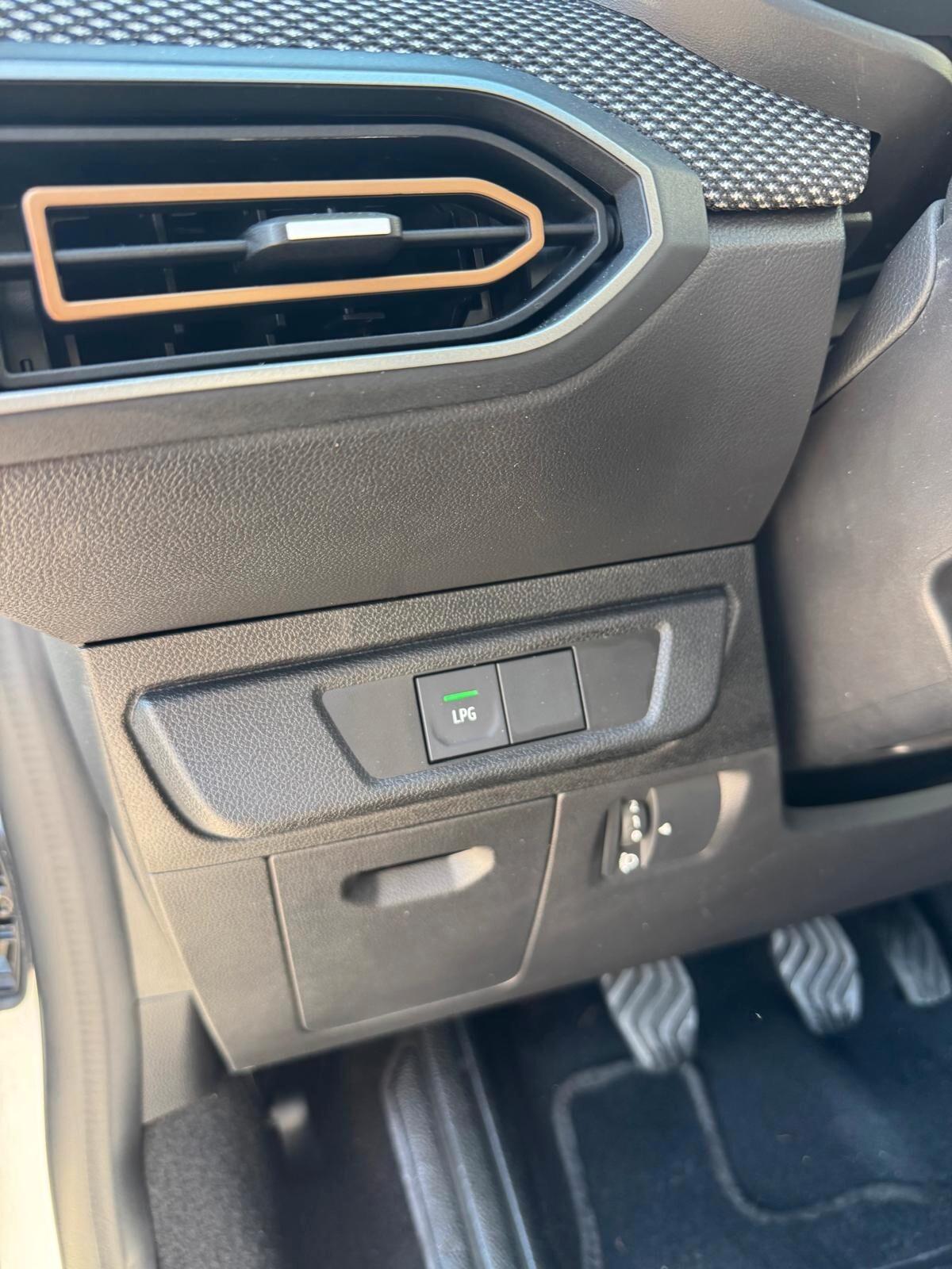 Dacia Sandero Stepway 1.0 TCe Eco-G Extreme Up
