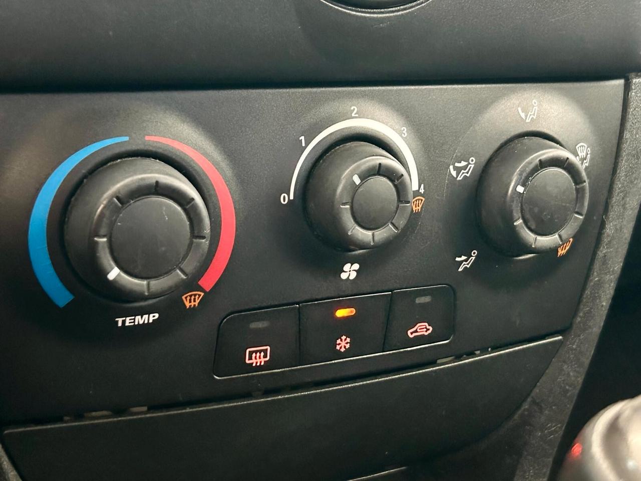 FIAT STILO COUPE' PER NEOPATENTATI *6 SPEED E TI SENTI SHUMY!*BENZINA1.4 16V 95CV* CLIMA + CERCHI IN LEGA + VETRI NERI*