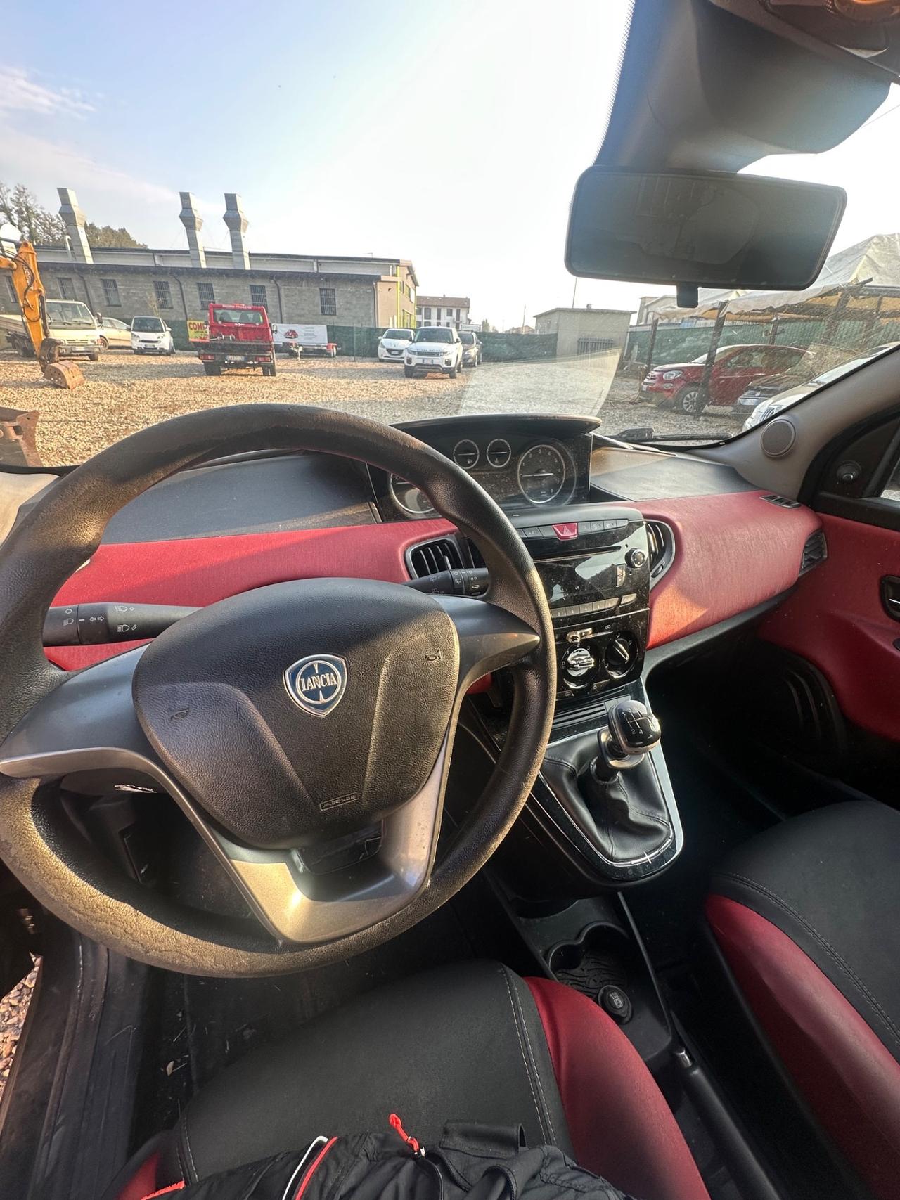 Lancia Ypsilon 1.2 69 CV 5 porte S&S Platinum