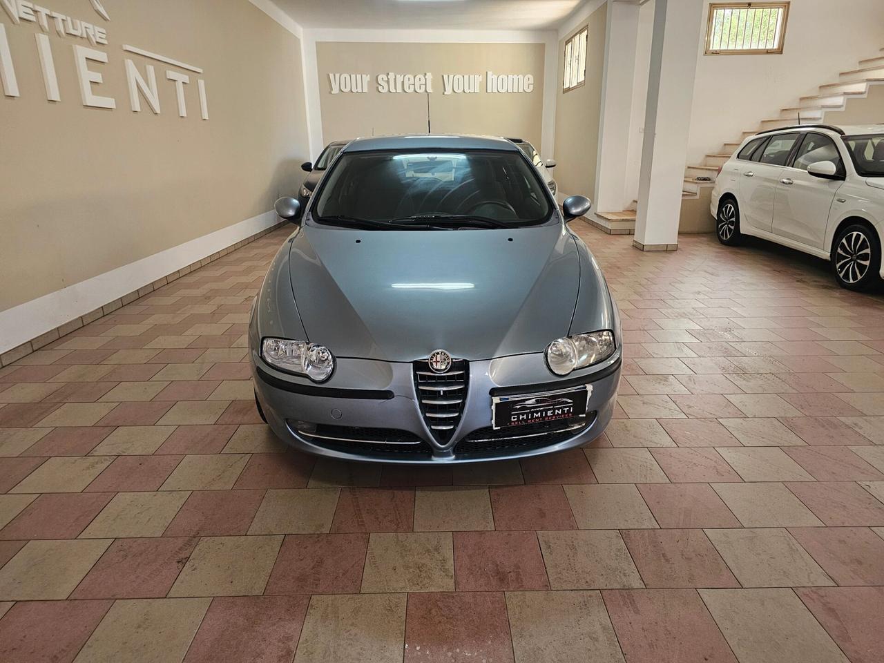 Alfa Romeo 147 1.6i 16V Twin Spark cat 3p. Distinctive