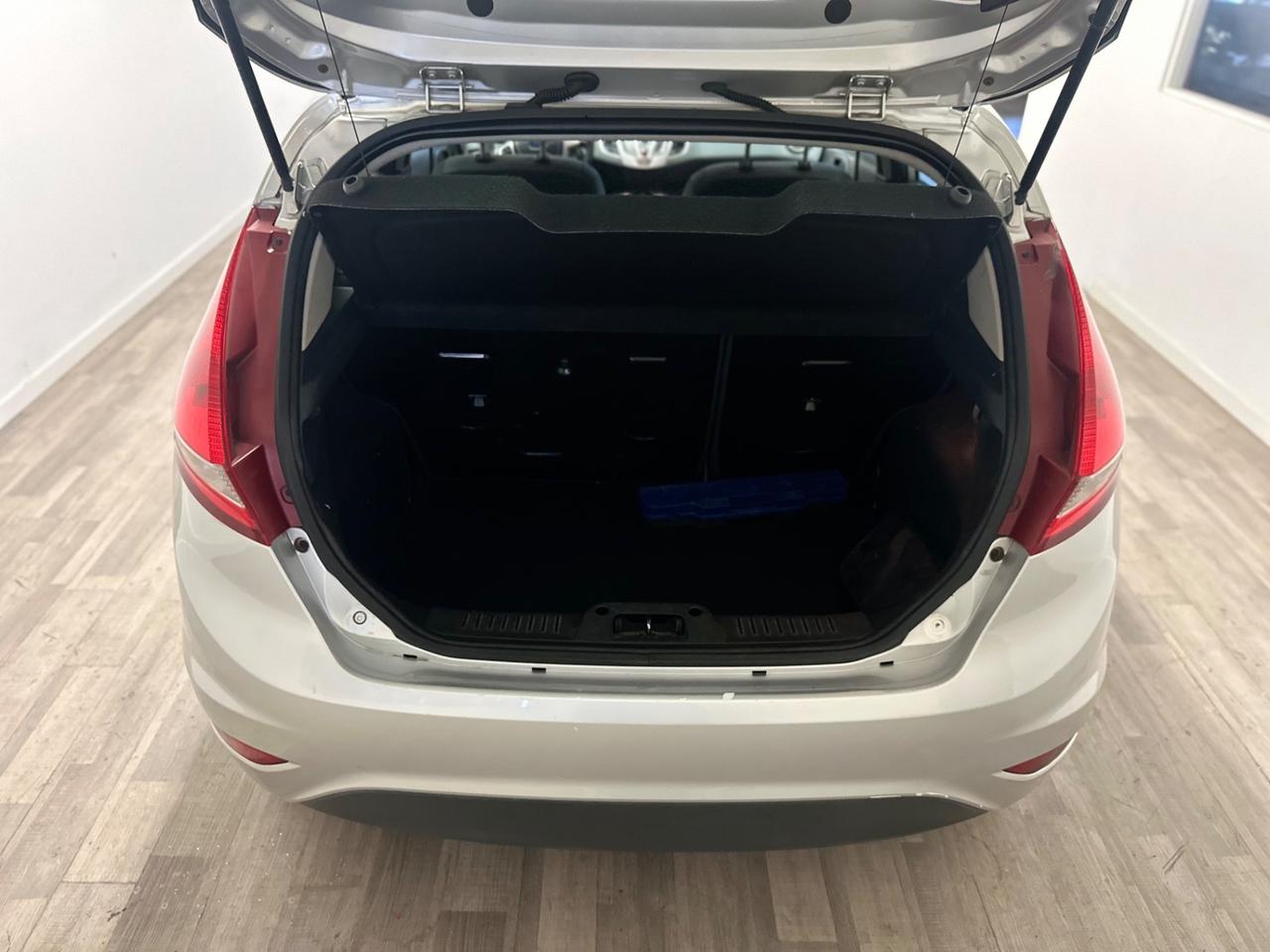 Ford Fiesta 1.4 5 porte Bz.- GPL Titanium NEOPATENTATI