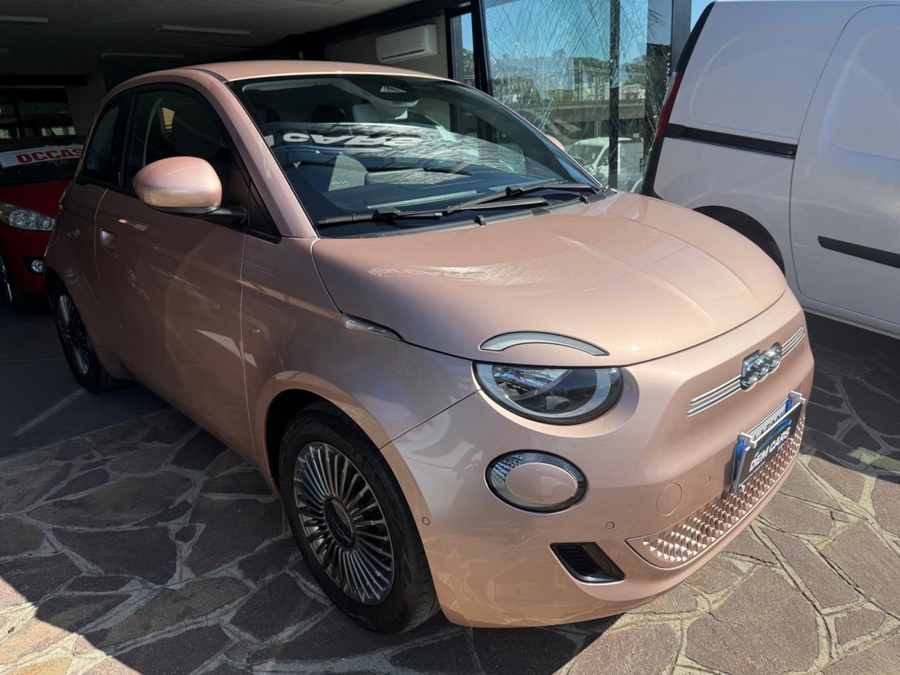 Fiat 500 500e Berlina 42 kWh La Prima