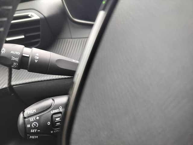Peugeot 2008 PureTech 100 S&S Allure