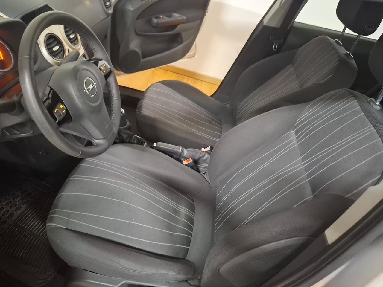 Opel Corsa 1.2 5 porte Cosmo