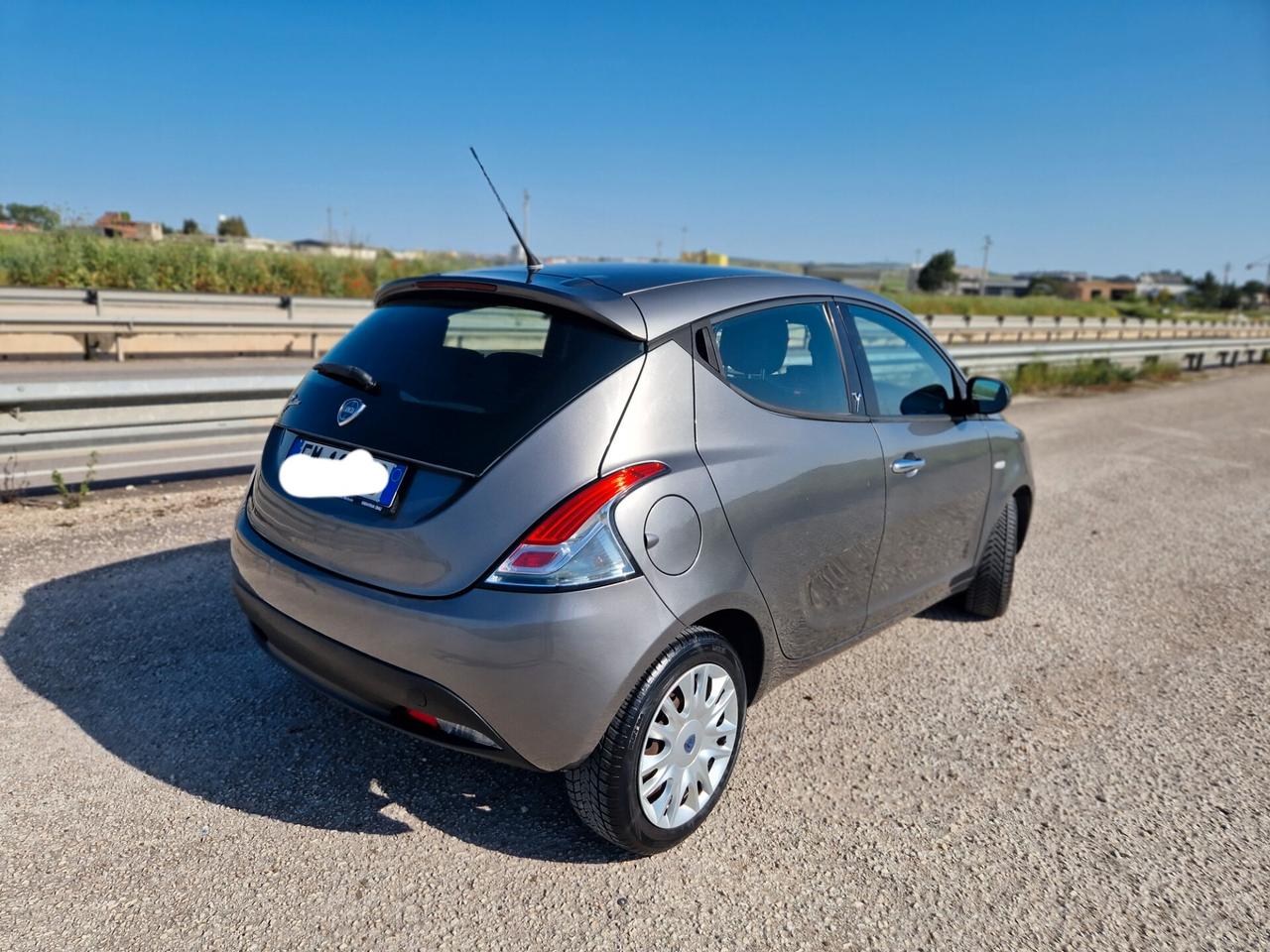Lancia Ypsilon 1.2 69 CV Unyca