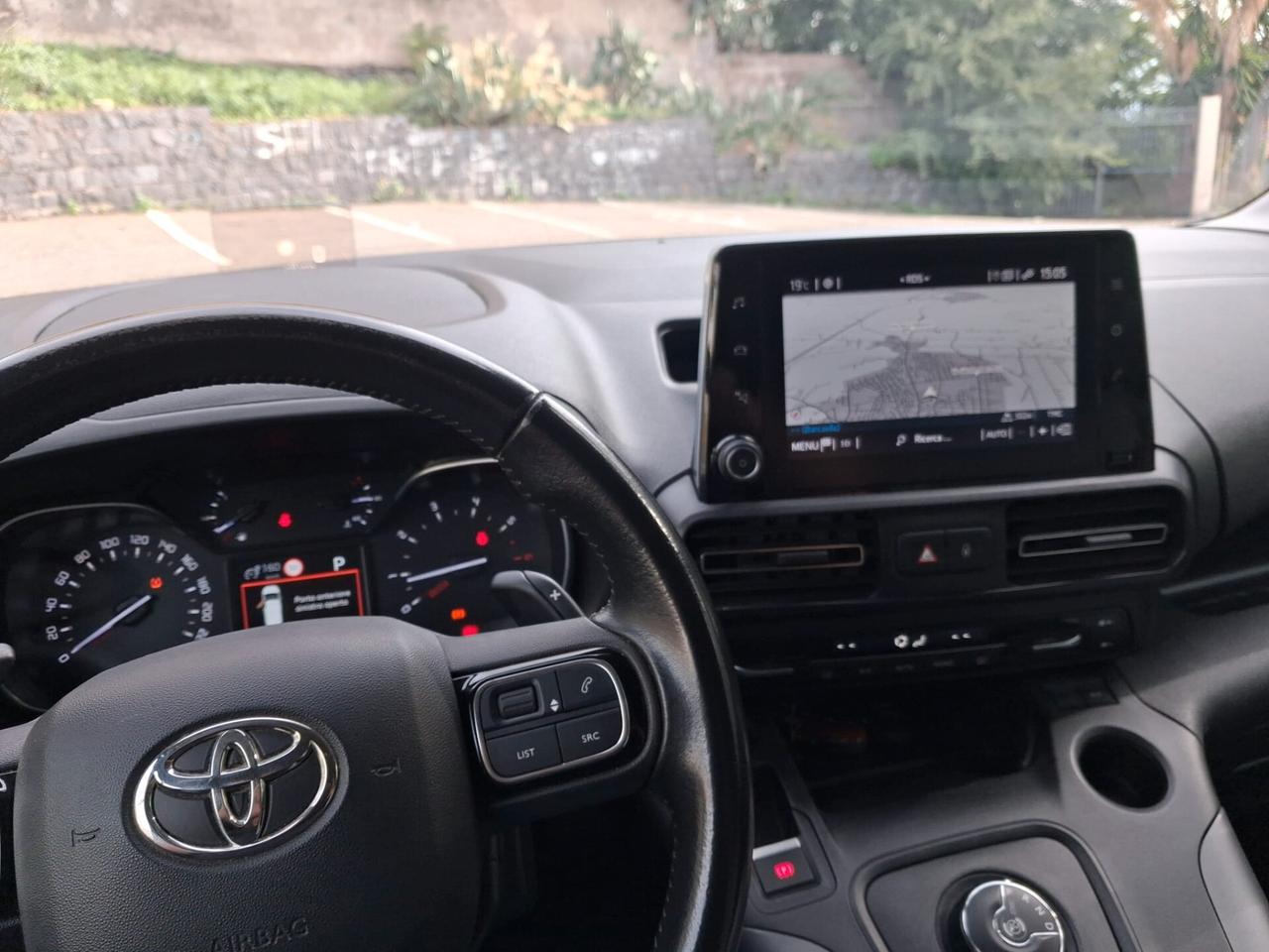 Toyota Proace Pianale ribassato con rampa disabili in carrozzina