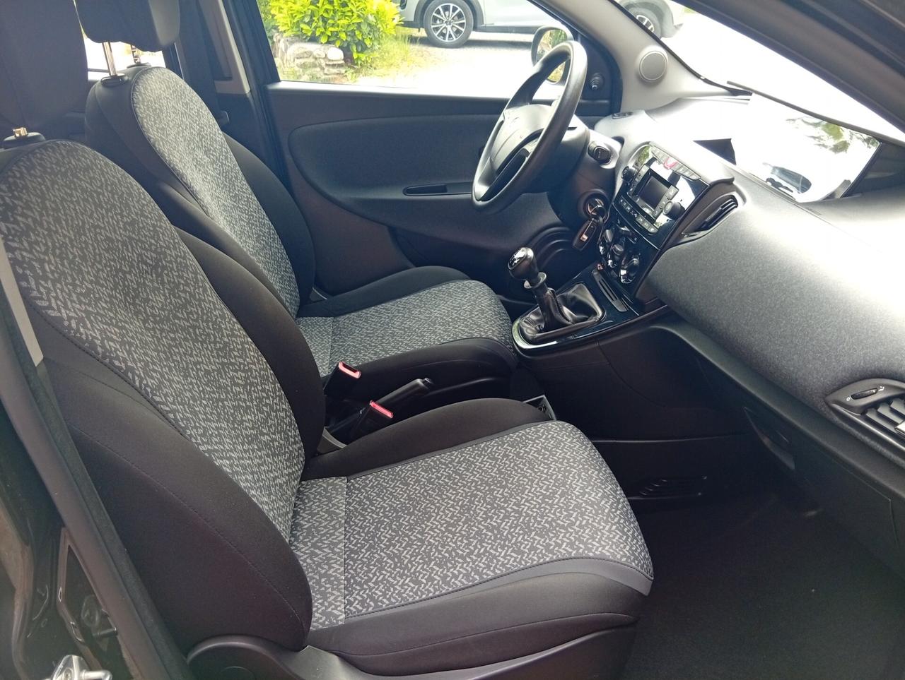 Lancia Ypsilon 1.2 69 CV 5 porte GPL Ecochic Black and Noir