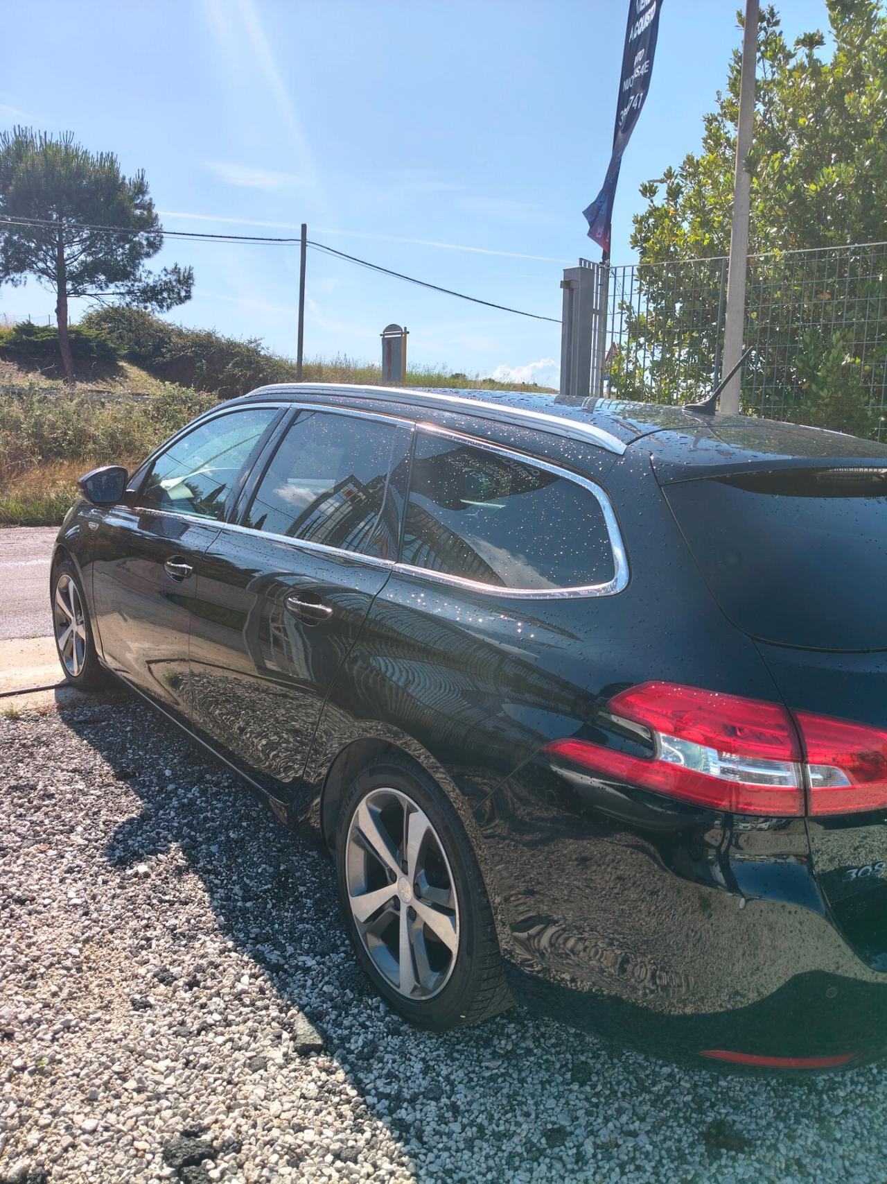 Peugeot 308 BlueHDi 120 S&S EAT6 SW Allure